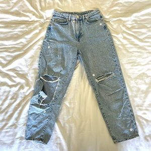 High-waisted Ripped Flower Patch Jeans